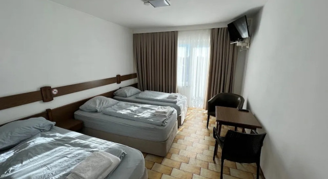 Трёхместный номер Economy с балконом F Hotel 24h Check-In