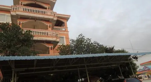 Roeung Loeung Mittapheap Restaurant & Hotel, Prenota Hotel Prey Veng Prey Veng Province