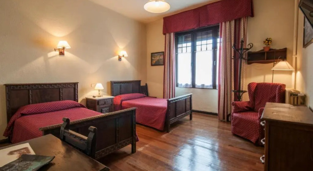 Hostal Ayestaran II, Rezervovat Hotel Hotely v Navarra s bazénem, Bazén