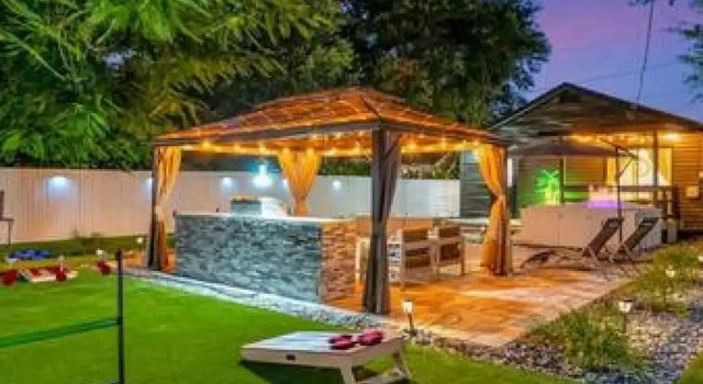 Коттедж Family Fun Backyard Oasis Hot Tub Games BBQ