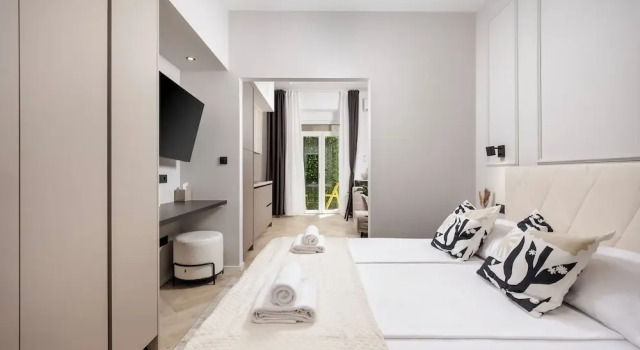 Студия Deluxe с балконом и с видом на внутренний двор Marvie Apartments