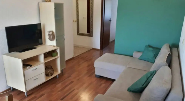 Lovely 2-bedroom Apartment in Poljica, Rezerwuj Apartament Hotele w Split-Dalmatia County z parkingiem, Parking