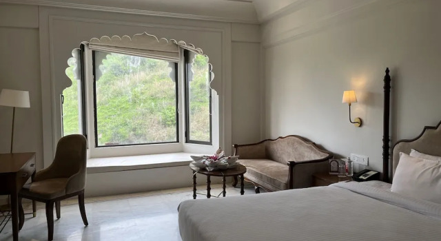 Номер Standard с красивым видом из окна Bhairavgarh Palace Udaipur