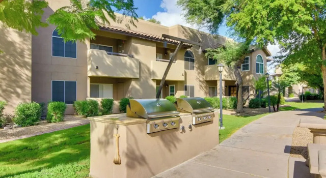 Апартаменты Walkable Scottsdale Gem w/ Pool Access