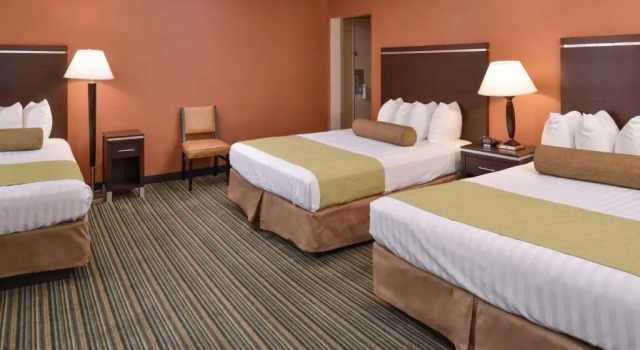 Семейный номер Standard Best Western Courtesy Hotel - Anaheim Resort Amusement Park