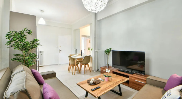 Fresh & renovated apartment next to metro station