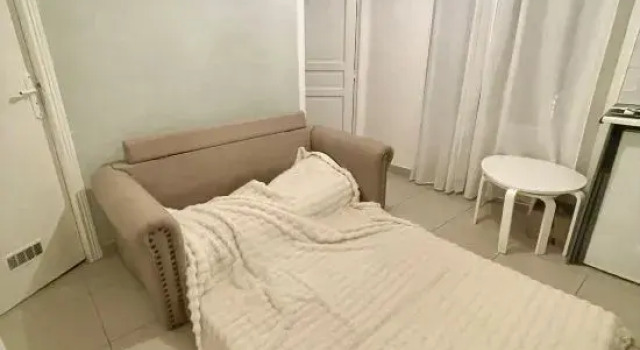 Jins cosy apartment at Paris 10ème, Забронировать Апартаменты/квартира Париж Иль-де-Франс, рядом с Курон