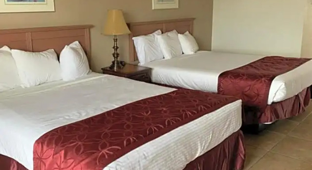 Четырёхместный номер Standard Desert Hot Springs Spa Hotel