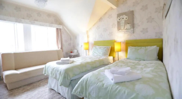 Bryn Woodlands House, Book Bed and Breakfast Colwyn Bay 