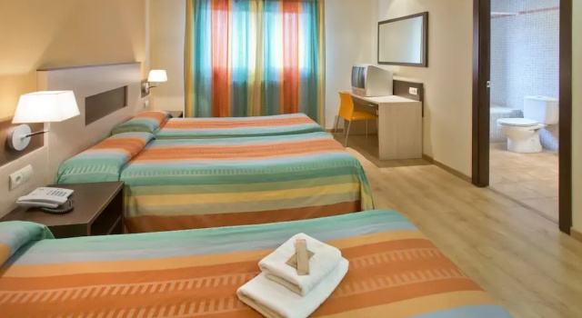 Hotel Serhs Ski Port del Comte, Забронировать Отель Ла-Кома-и-ла-Педра Каталония