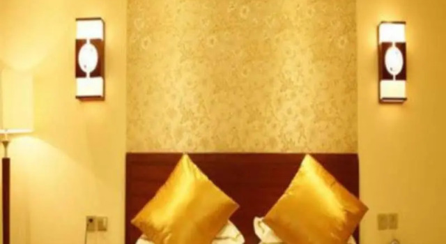 Home Inn Select (Yancheng No.1 Middle School Jinying Shopping Center Branch), Varaa Hotelli Hotellit Yancheng pysäköinnillä, Pysäköinti