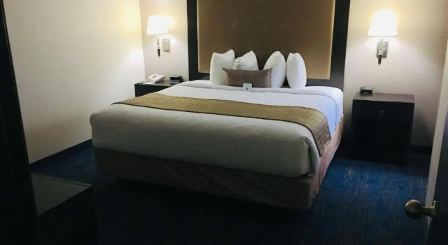 Люкс Best Western Plus Portland Airport Hotel & Suites