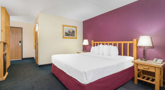 Двухместный номер Standard AmericInn by Wyndham Wisconsin Dells