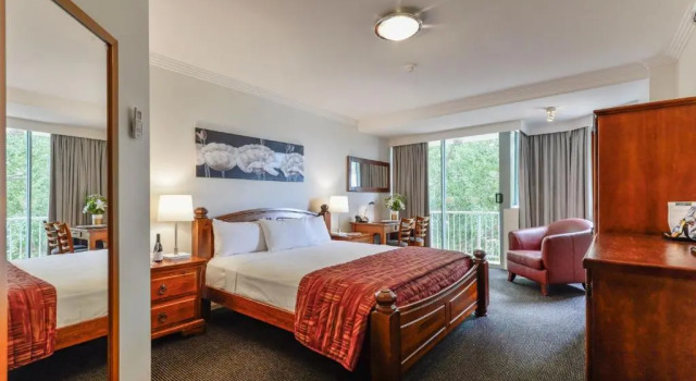 Номер Standard Burnett Riverside Hotel