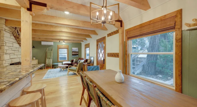 1 Mi to Lake Arrowhead! All-season Family Getaway, Prenota Casa vacanze Cedar Glen Stati Uniti