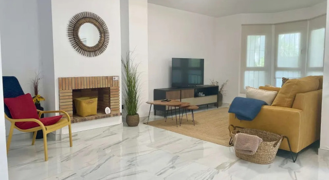 Апартаменты Modern 3 Bedroom Pool Access Apartment F-7