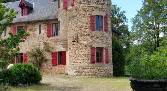 Chateau de Bellefond, Rezerwuj Hotel Lagraulière Correze