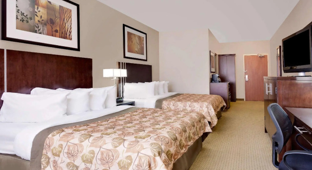 Четырёхместный номер Standard Ramada by Wyndham Lac La Biche