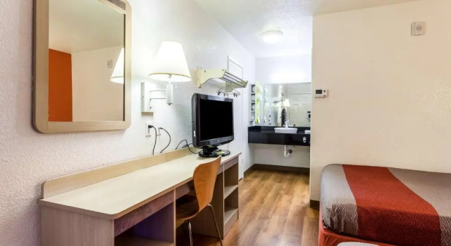 Четырёхместный номер Standard Motel 6 Sacramento, Ca - Downtown