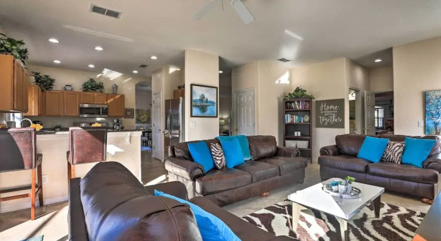Villa w/ Game Room: 10 Mi to Disney!, Buchen Sie Villa Hotels in Four Corners mit Pool, Schwimmbad