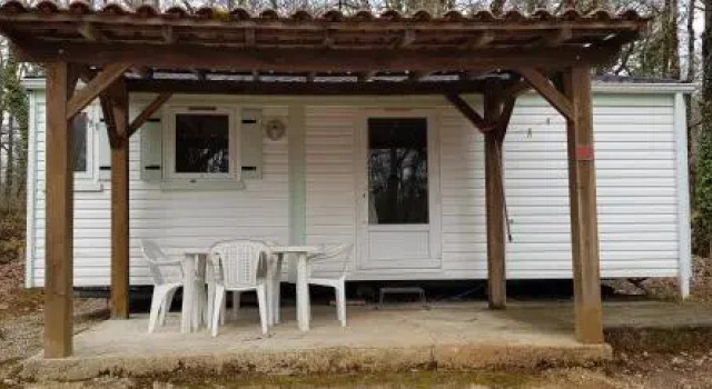Camping de Feneyrolles, Rezerwuj Pole kempingowe Hotele w Correze z parkingiem, Parking