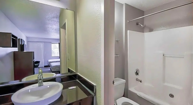 Номер Premium Motel 6-Warren, MI - Detroit East