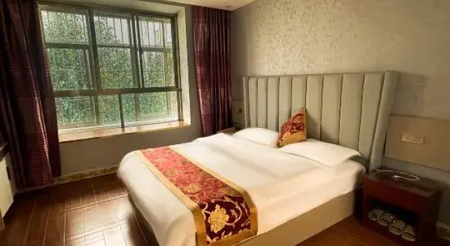 Люкс Qujing Qingyi Business Hotel