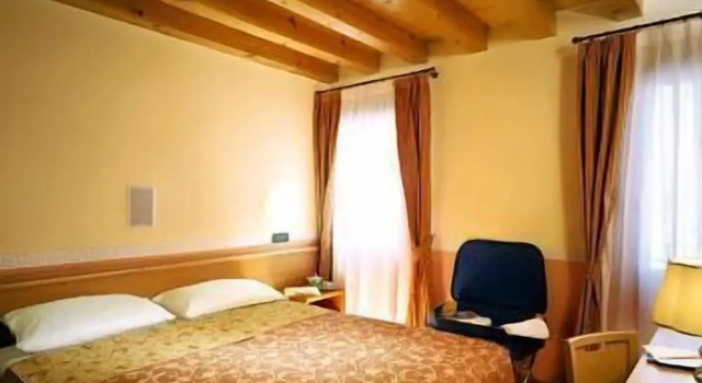 Hotel & Residence Roma, Забронировать Отель Кампозампьеро Венето