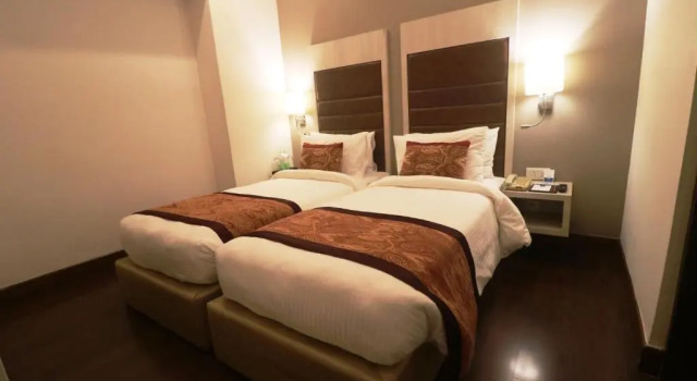 Люкс Mahagun Sarovar Portico Suites