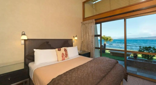 Апартаменты с 2 комнатами с видом на озеро Oasis Beach Motel