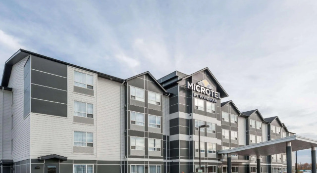 Номер Economy Microtel Inn & Suites by Wyndham Fort Saint John