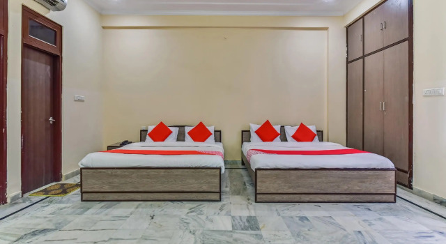 Люкс OYO 79437 Hotel S R