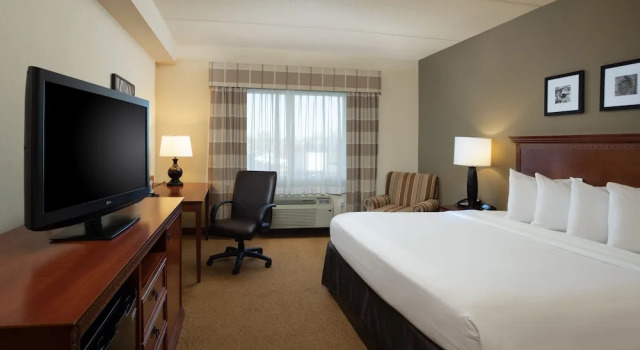 Люкс c 1 комнатой Country Inn & Suites by Radisson, Buffalo South I-90, NY