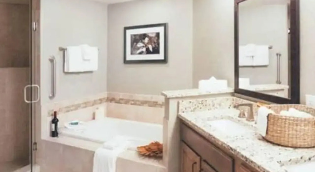 2 Bedroom Condo Next to Disney World! Full of Amenities, Water Park, Golf Course, Buchen Sie Ferienwohnung Four Corners Florida