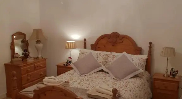 Kiltoy Cottage, Cosy 2 bedroomed Gate Lodge Cottage, Book Feriehus Villaer i Wild Atlantic Way, Villa