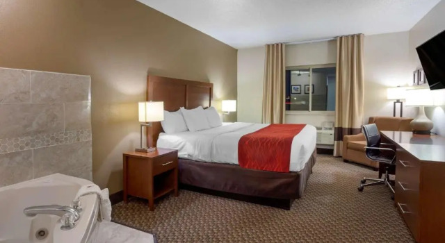 Люкс Superior Comfort Inn Hobart-Merrillville I-65
