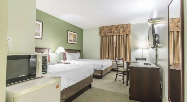 Четырёхместный номер Standard Econolodge Huntsville