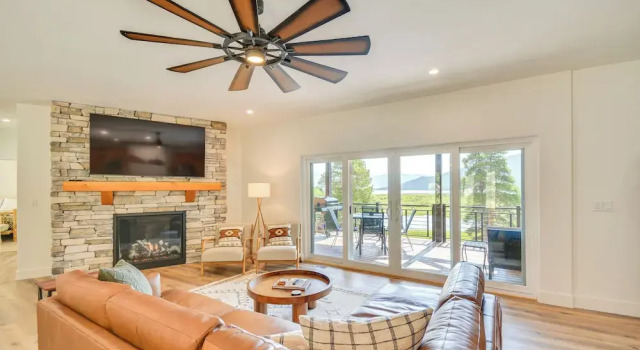 2 Mi to Lake: Stunning Twin Lakes Home w/ Deck, Buchen Sie Ferienhaus Twin Lakes USA