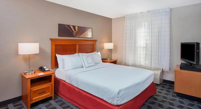 Двухместный люкс c 1 комнатой Courtyard by Marriott Knoxville Cedar Bluff