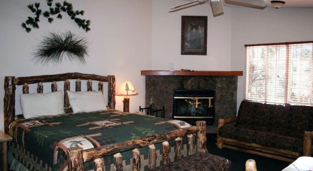 Timber Creek Chalets: 11 1 Bedroom Chalet, Забронировать Шале Отели Эстес-Парк с парковкой, Парковка
