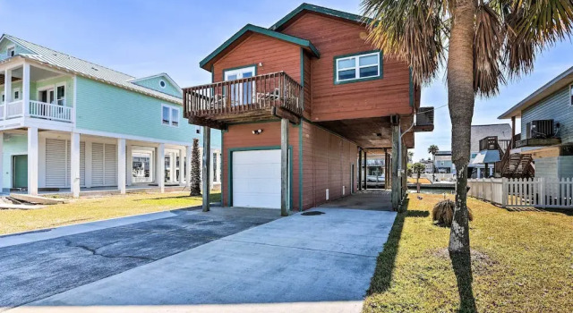 1 Mi to Sea Isle Beach: Canal-front Gem w/ Dock!, Book Feriehus Galveston Houston