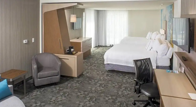 Четырёхместный люкс Courtyard by Marriott Albany Clifton Park