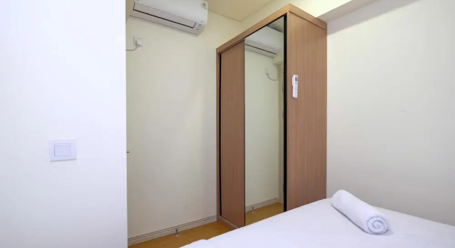 Comfortable 2Br With Workspace At Meikarta Apartment, Book Apartment Cibatu West Java
