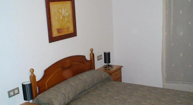 Apartamentos El Portal, Book Apartment Hotels in Aragon with Parking, Parking