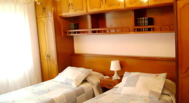 House With 3 Bedrooms in Oviedo, With Wifi, Забронировать Отель Отели Овьедо 3 звезды, рядом с Статуя Вуди Аллена, 3*