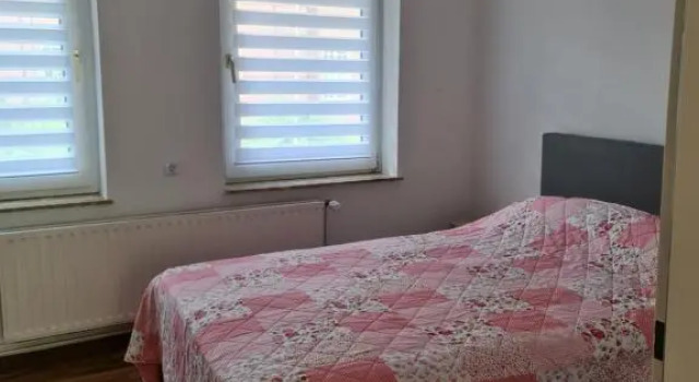 Ferienwohnung Trifkovic 2, Забронировать Отель Отели Эмден с парковкой, рядом с Восточно-фризский музей земель в Эмдене, Парковка