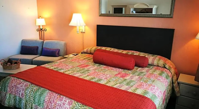 Двухместная студия Merida Inn & Suites