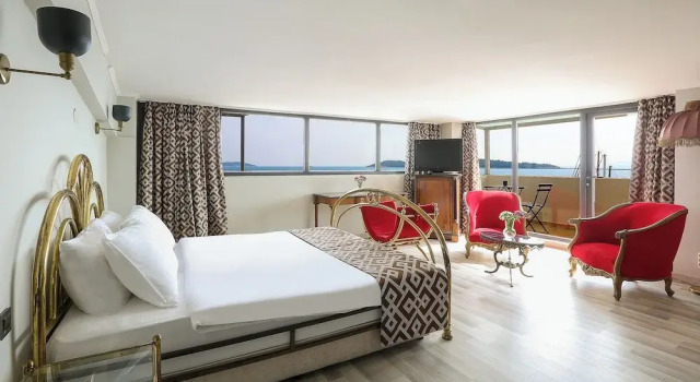 Полулюкс Urla Pera Hotel