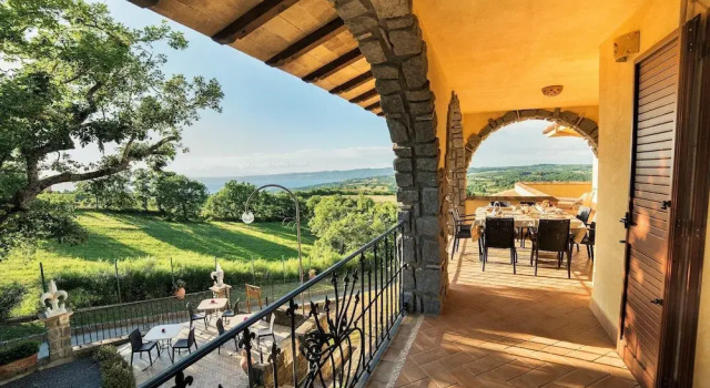 Вилла с балконом Peaceful Villa in Montefiascone with Hot Tub