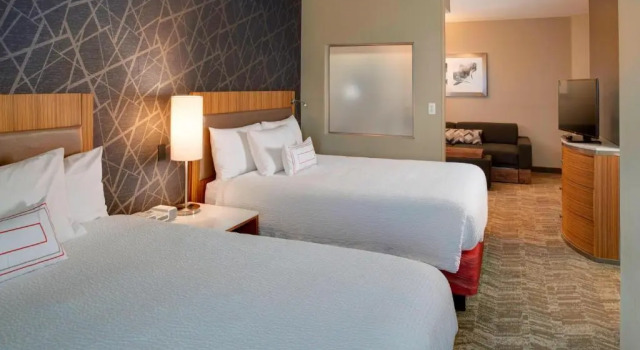 Четырёхместная студия SpringHill Suites St. Louis Brentwood